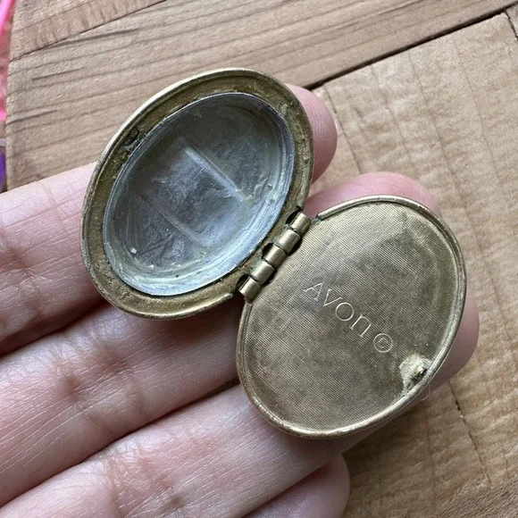 Vintage 1970s Avon Perfume Glacé Adjust Locket Ring Bird of Paradise Faux Jade - Picture 9 of 12